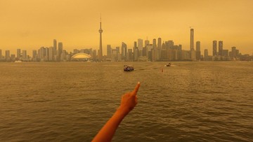 Ketika Langit Berubah Kelabu: Mengapa Krisis Udara Toronto Menjadi Cerminan Tantangan Kita Bersama