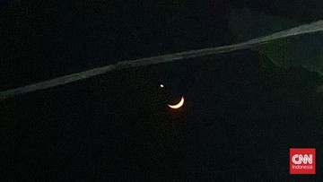 Misteri Langit Malam Indonesia: Saat Bulan dan Venus Menyajikan Pertunjukan 'Logo Bintang' yang Memukau