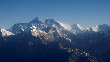 Bukan Sekadar Banjir Nepal: Menguak Ancaman Nyata Pelelehan Himalaya bagi Masa Depan Kita